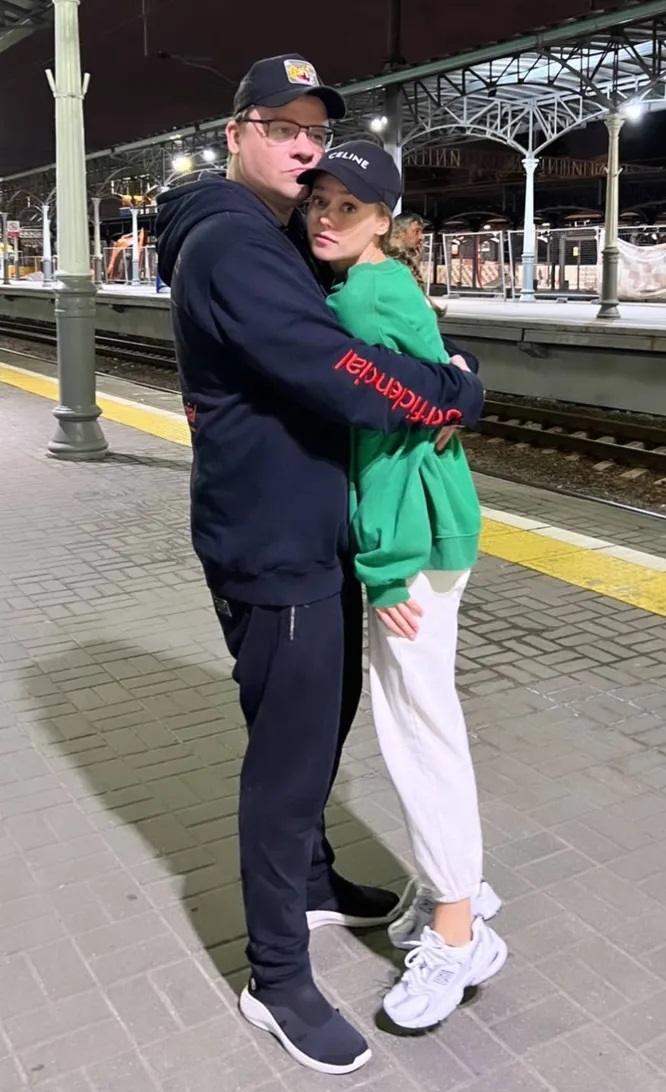 Сначала они смеются над тобой. Нет ты не можешь мем шаблон. Когда тебя не ждут. Открытка опять на работу. Конец рабочего дня.