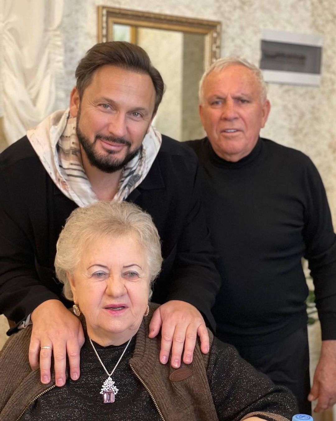 Стас Михайлов показал своих пожилых счастливых родителей