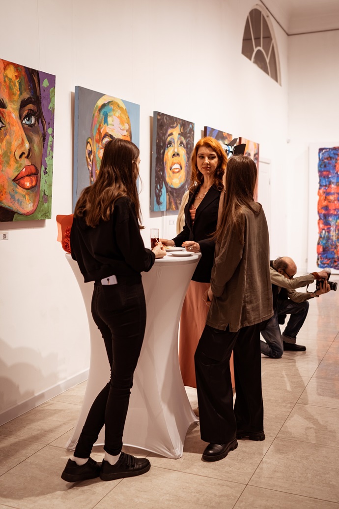 Персональная выставка Anastasia Bri «Pro.это» открылась в галерее «Юсупов Арт» 