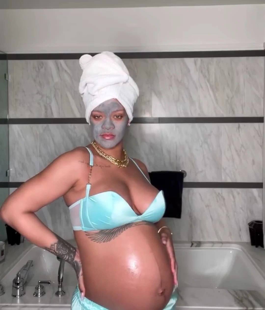 Рианна родила. Но это не точно