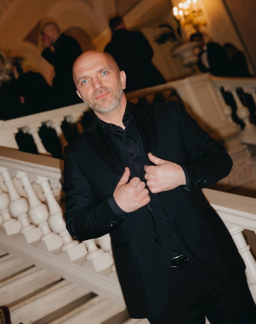 В рамках международного музыкального проекта «ШОУАБХАЗИЯ» Виктория Лабия представила свою новую лирическую композицию под названием «Невесомо»