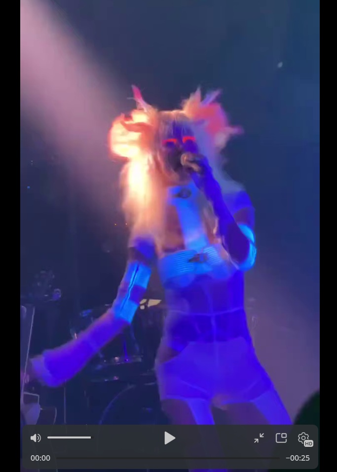 Наташа Чистякова-Ионова превращается из глюкозы в лимонную кислоту Наташа Чистякова-Ионова превращается из глюкозы в лимонную кислоту