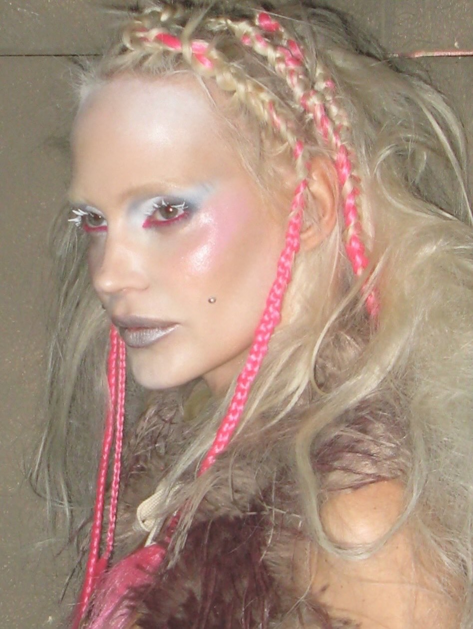 Наташа Чистякова-Ионова превращается из глюкозы в лимонную кислоту Наташа Чистякова-Ионова превращается из глюкозы в лимонную кислоту