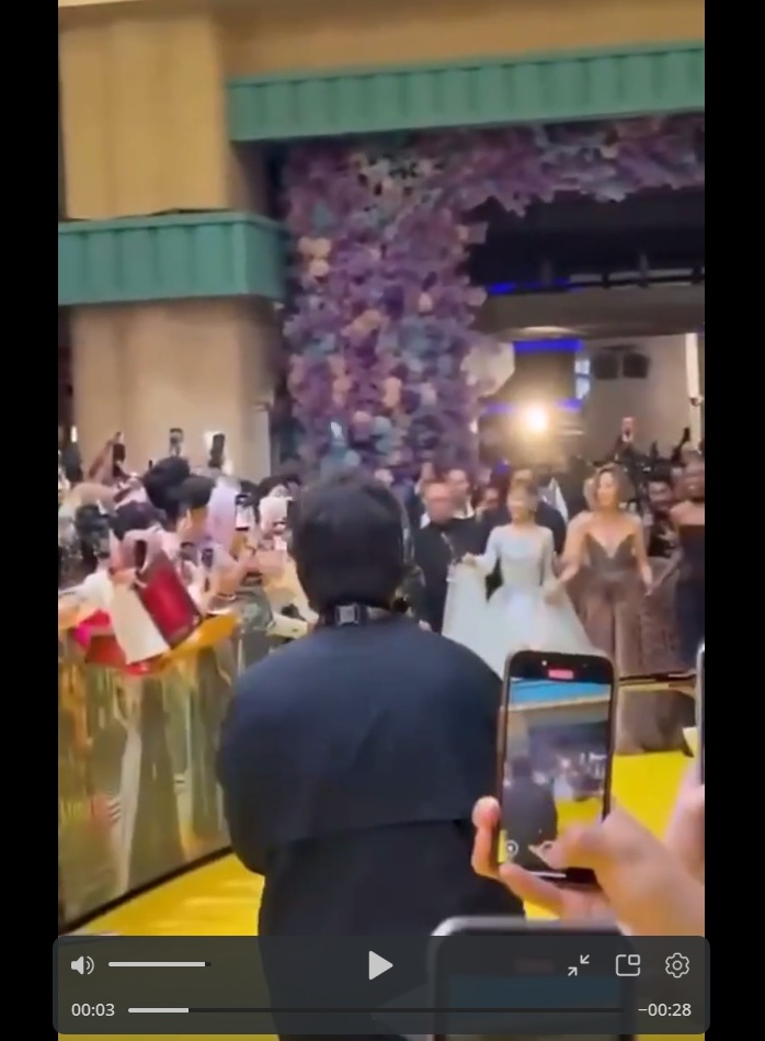 Синтия Эриво дала отпор фанату, налетевшему на Ариану Гранде