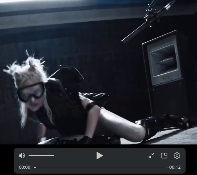 Трансформации Глюкозы превратили её в cyberpunk кролика с голой попой Трансформации Глюкозы превратили её в cyberpunk кролика с голой попой