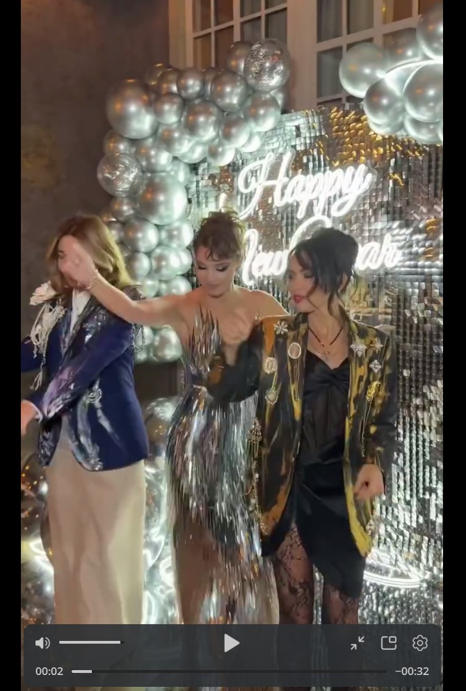 Роман Товстик уже начал экономить на Полине Дибровой Роман Товстик уже начал экономить на Полине Дибровой