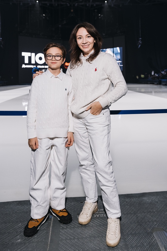 Регина Тодоренко, Лера Кудрявцева, Мария Мельникова и другие звезды стали гостями на аншлаговой премьере ледового шоу «Белоснежка» Евгения Плющенко и Яны Рудковской