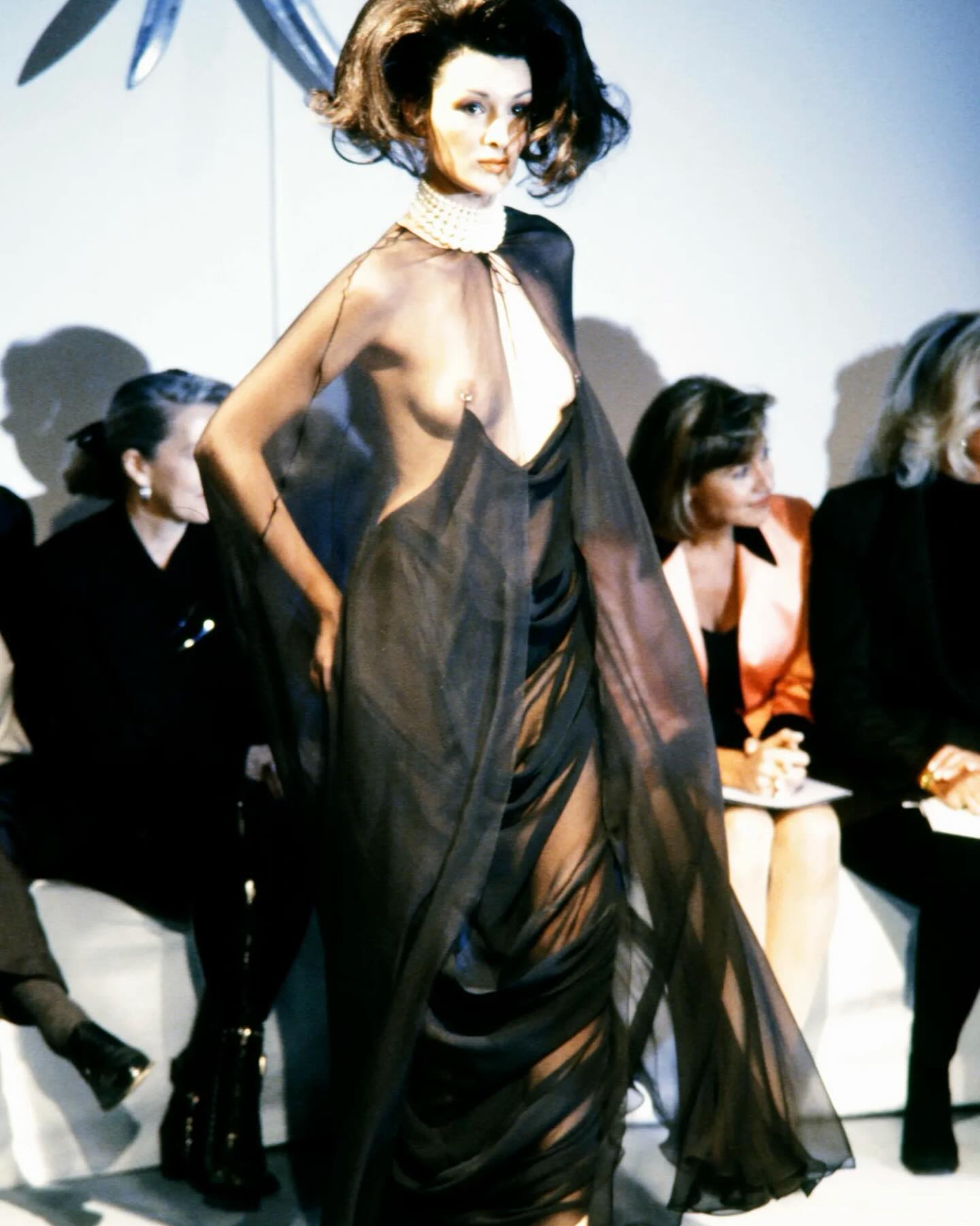 Американская певица Чаппелл Рон появилась на Грэмми в платье, которое держалось на её сосках