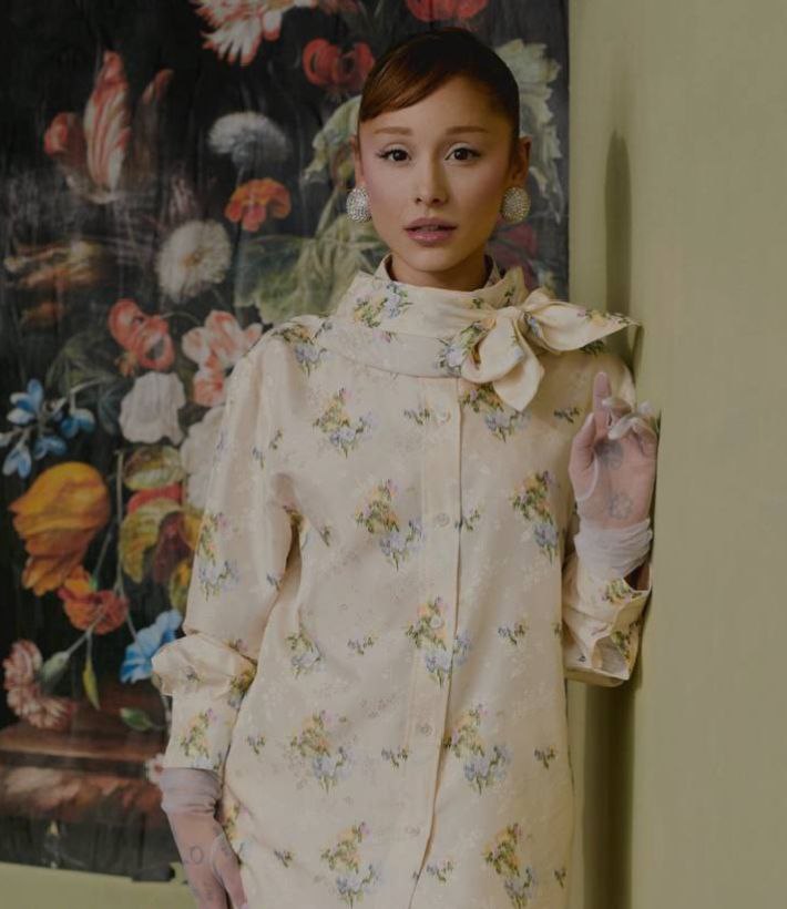 У Арины Гранде появился шестой палец