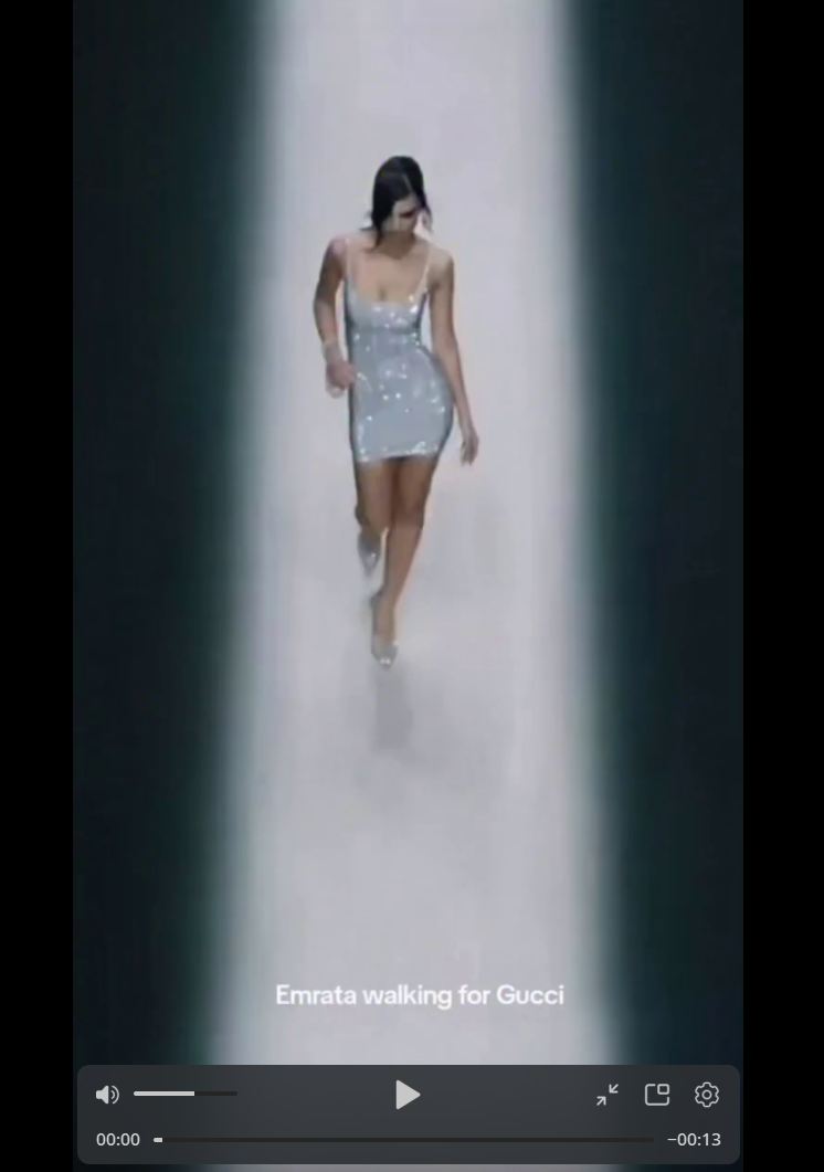 Эмили Ратаковски устроила показ нижнего белья, которого нет Эмили Ратаковски устроила показ нижнего белья, которого нет