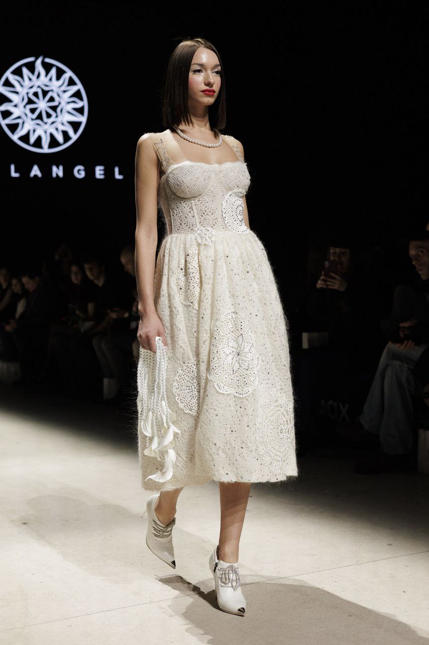 Гостей Московской недели моды очаровали магией кристаллов Гостей Московской недели моды очаровали магией кристаллов