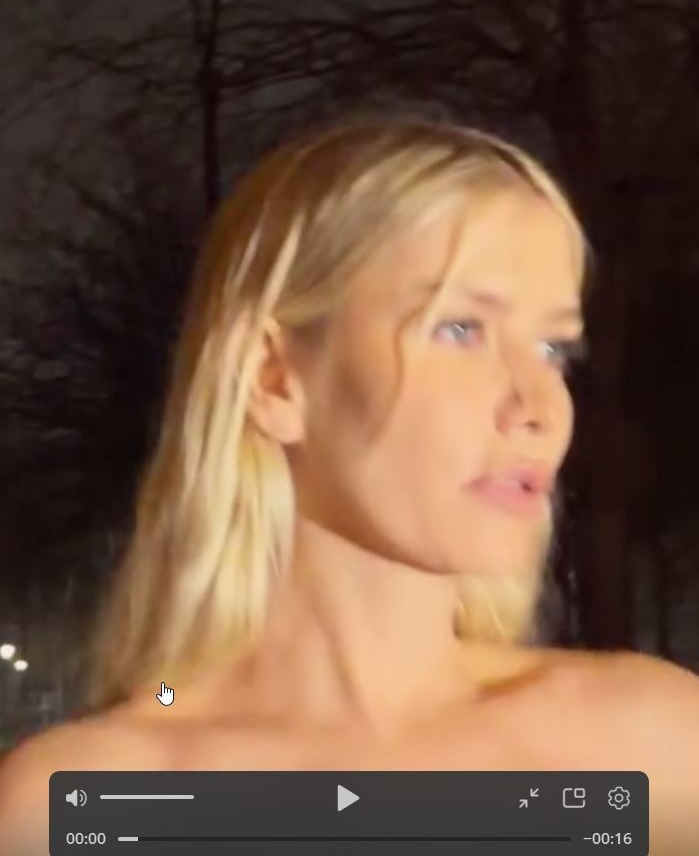 Лена Перминова в чулочках и корсете устроила фотосессию на на улицах Парижа Лена Перминова в чулочках и корсете устроила фотосессию на на улицах Парижа