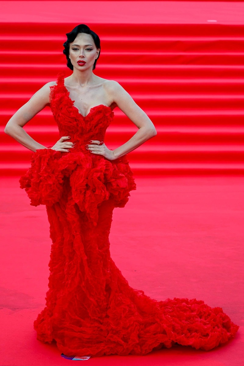 Ляйсан Утяшева, Настасья Самбурская, Натали Андрес и другие звёзды: Лучшие образы с ММКФ 2026