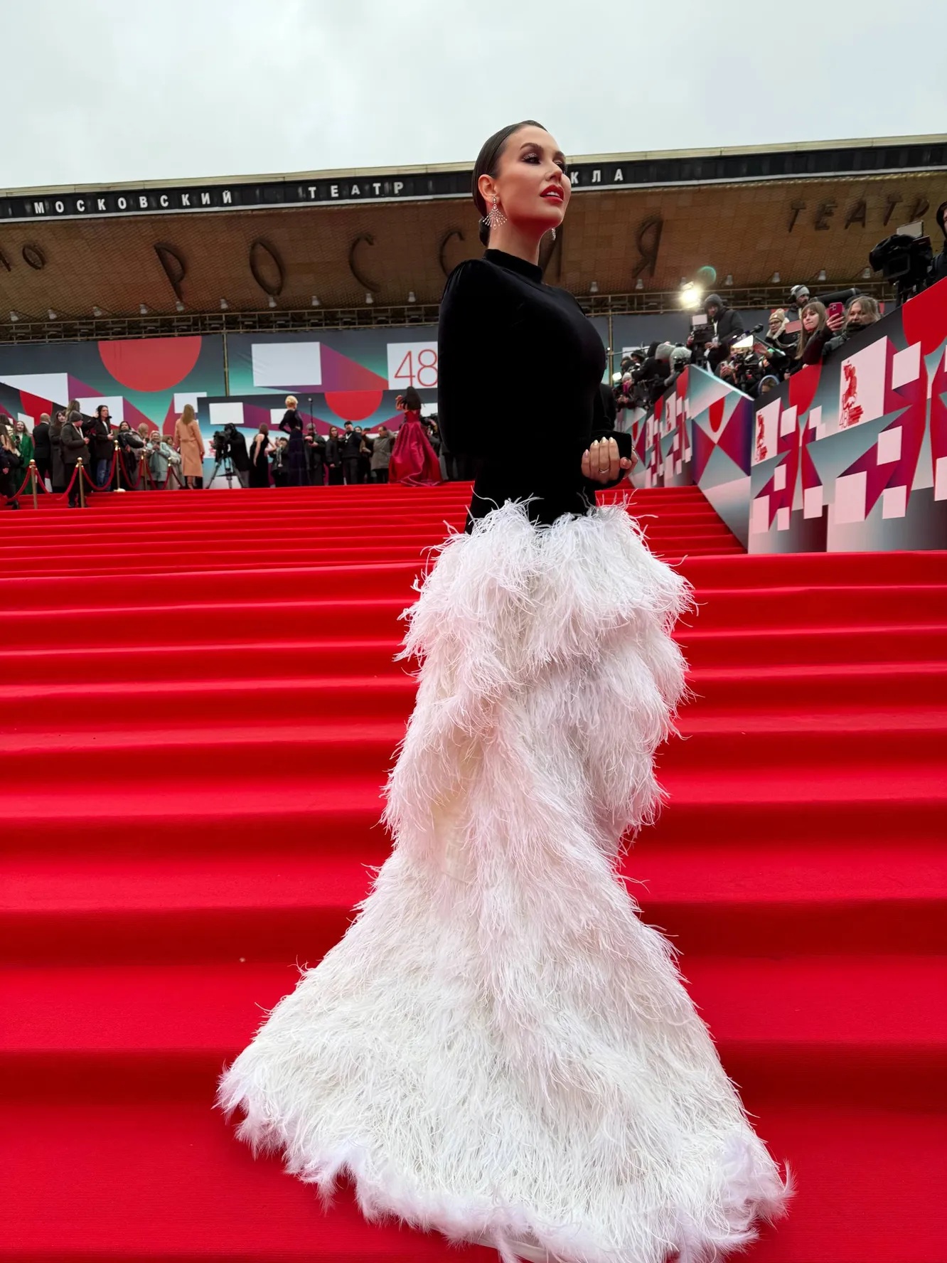 Ляйсан Утяшева, Настасья Самбурская, Натали Андрес и другие звёзды: Лучшие образы с ММКФ 2026