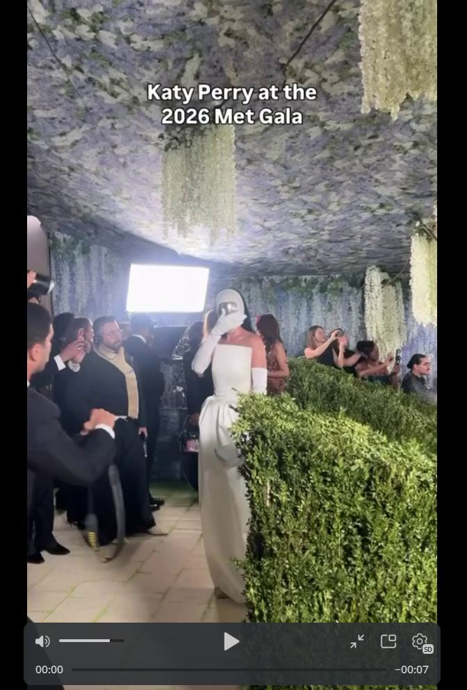 Хайди Клум перепутала Met Gala с Хеллоуином, а Ким Кардашьян решила продвинуть свою линию нижнего белья